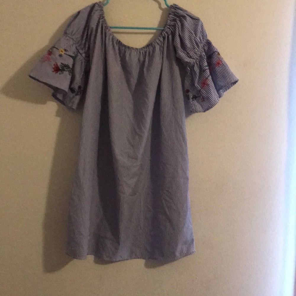 Dress - Picture 2 of 2